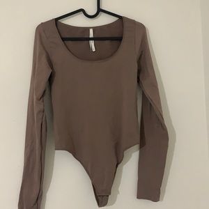 ARITZIA babaton medium- brown bodysuit size Medium